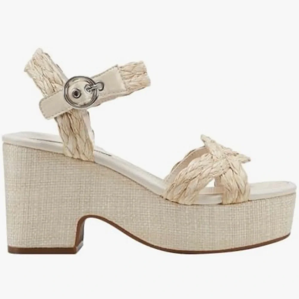 New Bandolino Sabinna Platform Sandal size 6